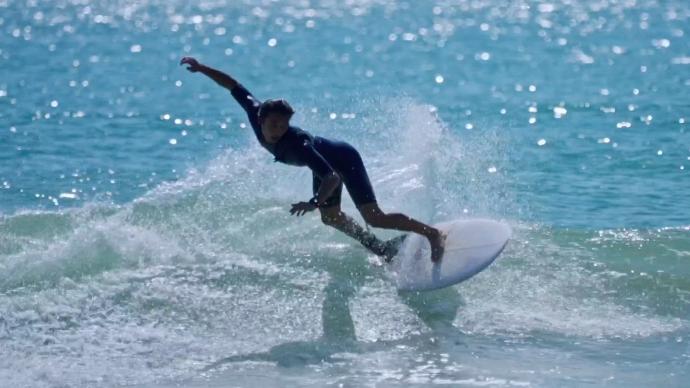 大国小镇丨冲浪小镇：我在海南日月湾等浪来