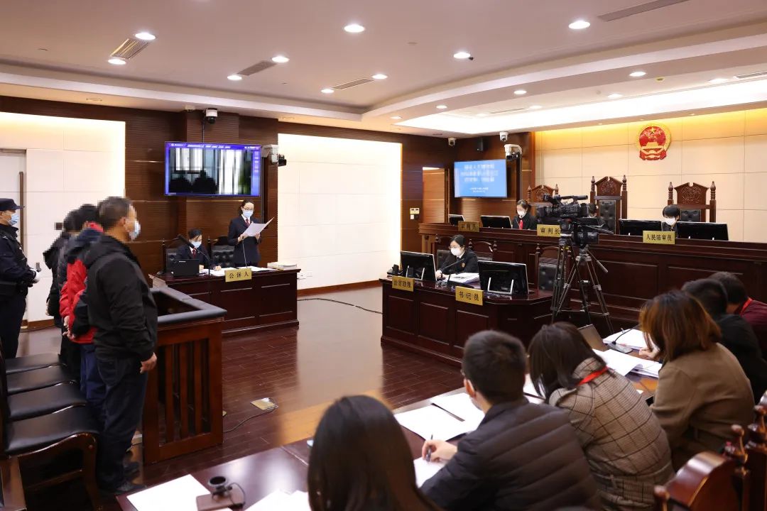 上海首例“自洗钱”案今日宣判,男子获刑两年半-第2张图片-蓝狮娱乐 上海首例“自洗钱”案今日宣判,男子获刑两年半-第2张图片-蓝狮娱乐