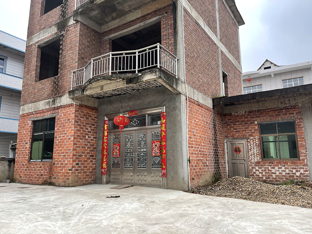 江细莲家的宅子虽经翻修，但如今已无人居住。澎湃新闻记者 陈雷柱 图