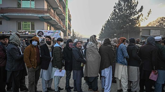 早安·世界｜塔利班恢復發放護照，阿富汗人排長隊辦理