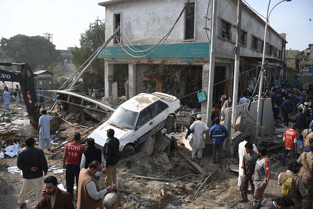 早安世界巴基斯坦卡拉奇一家银行发生爆炸已10死12伤