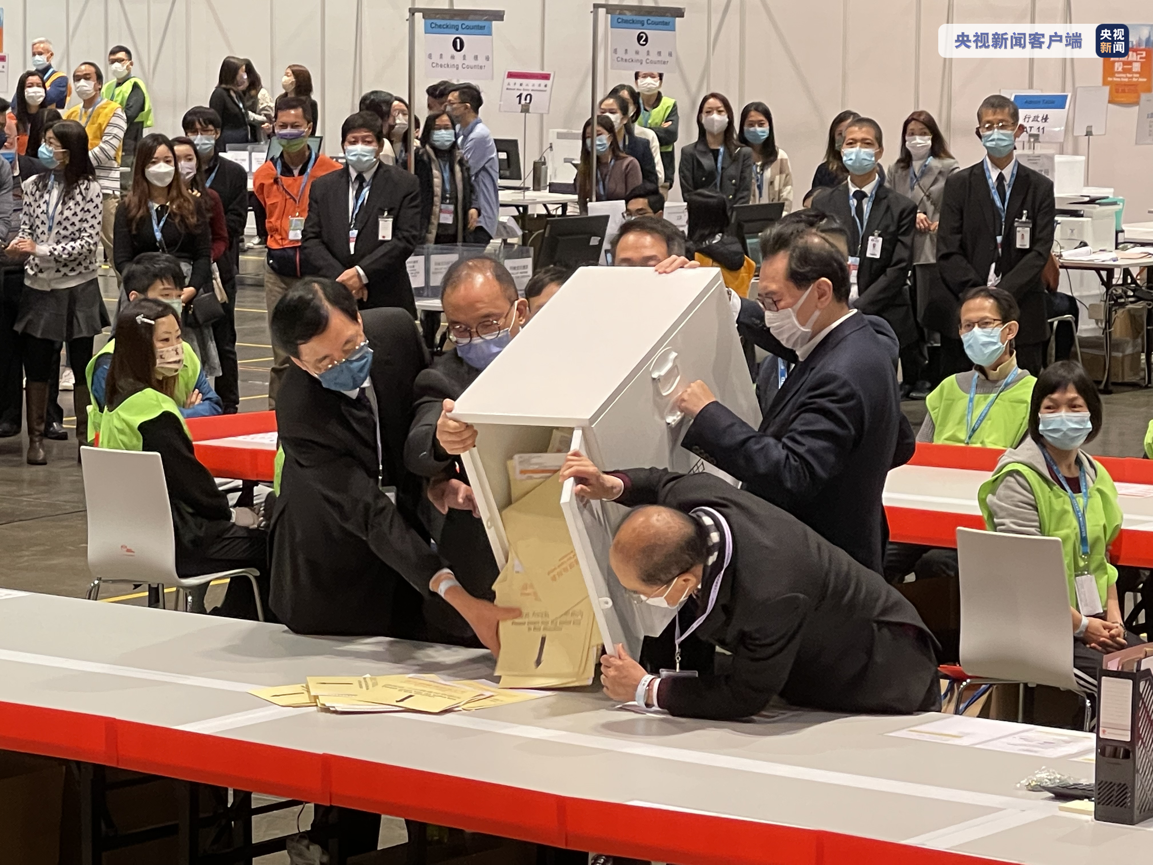 香港特区第七届立法会选举投票结束，进入点票程序