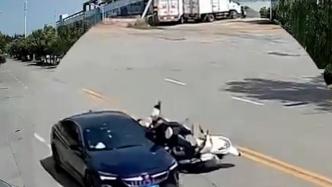 坐电动车没戴头盔被撞身亡，警方：死者担次责