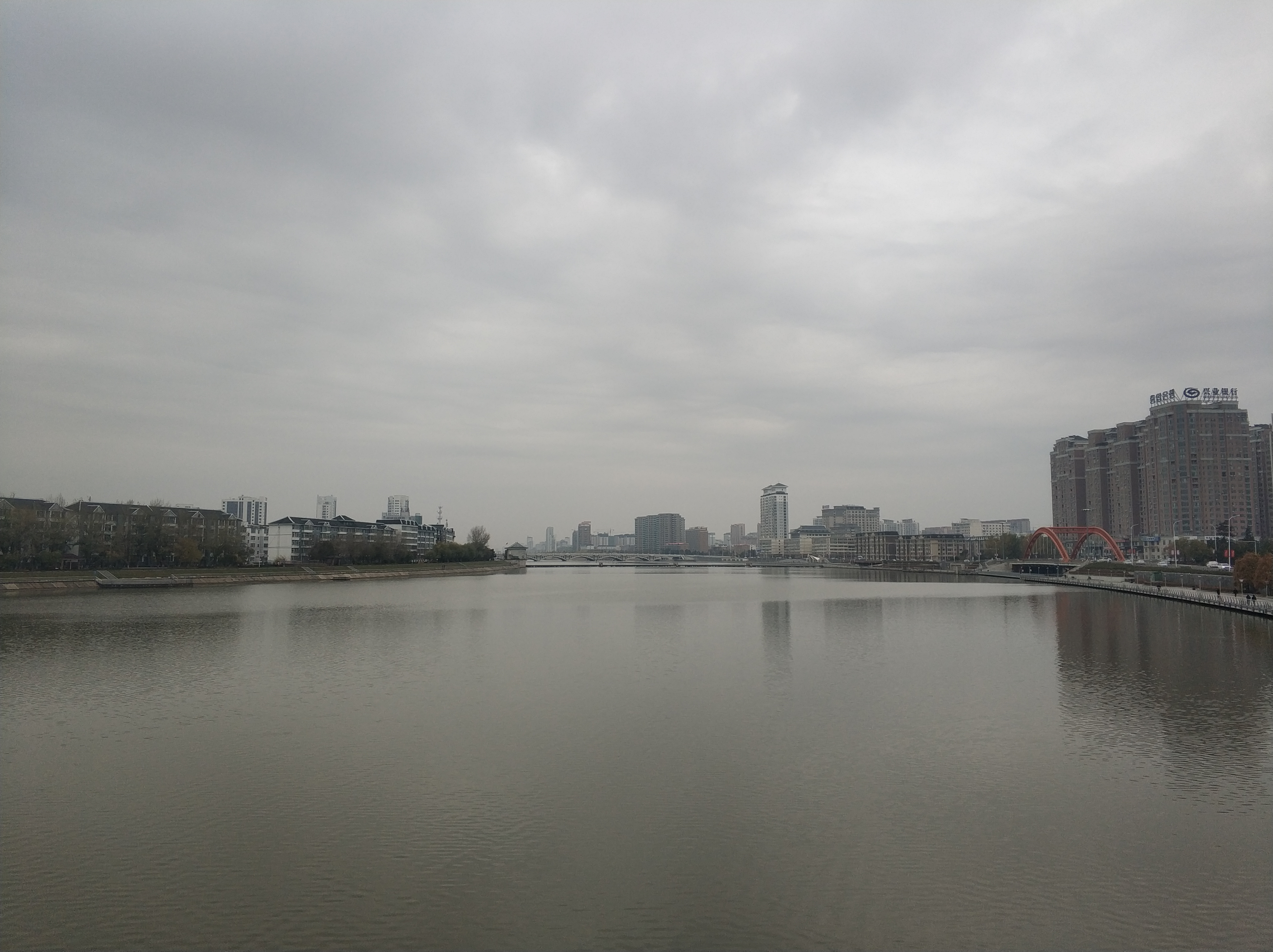 2021年10月，吉林延吉，流经延吉市区的布尔哈通河。 
