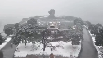 視頻丨湖南長(zhǎng)沙迎來(lái)今冬首場(chǎng)雪，橘子洲頭看“銀裝素裹”