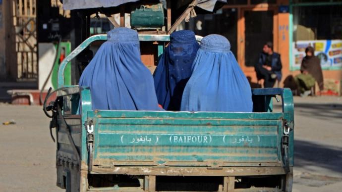 塔利班禁止阿富汗女性长途旅行，除非有男性近亲陪同