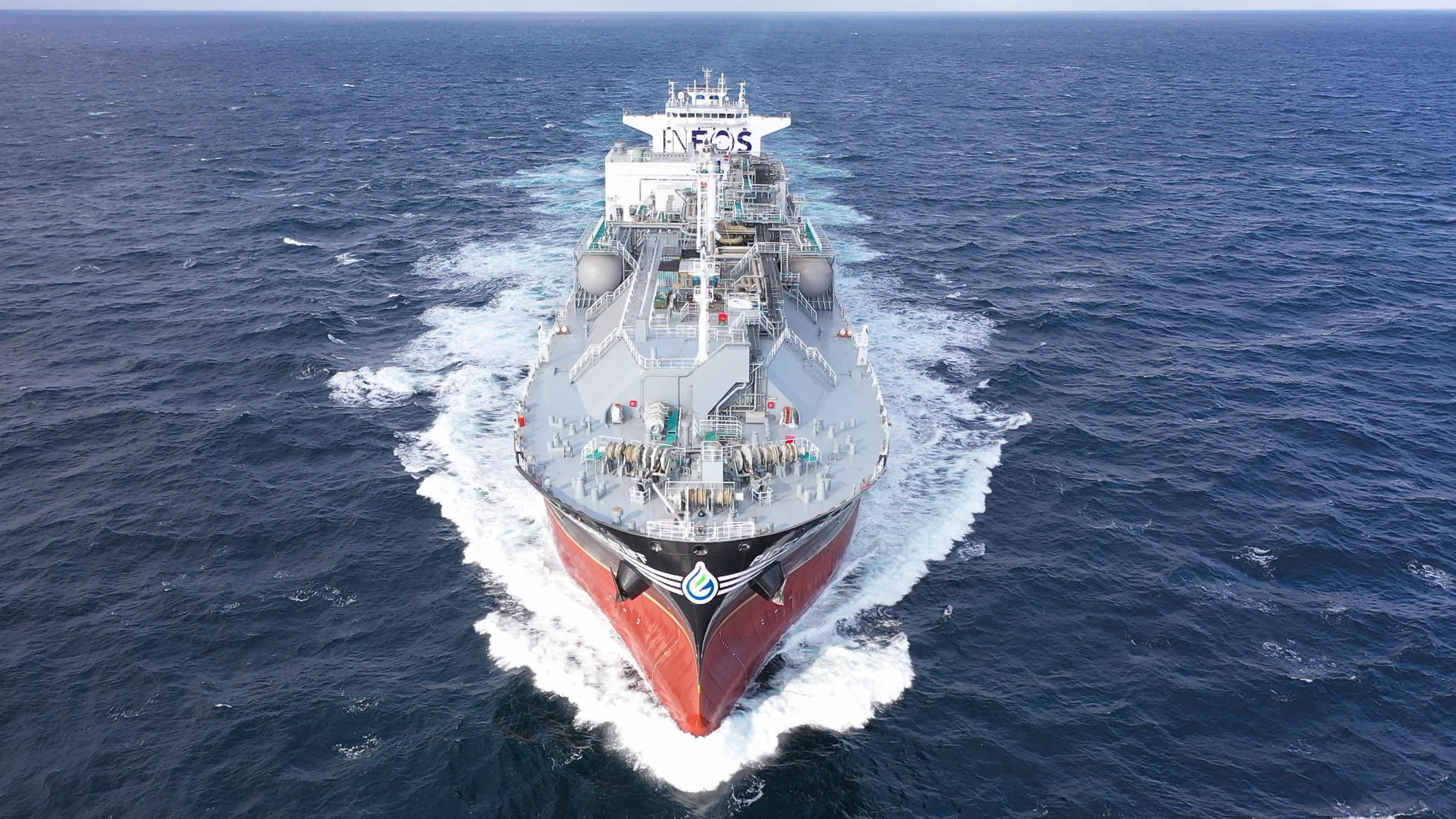 全球首制b型舱99万立方米超大型乙烷运输船命名交付