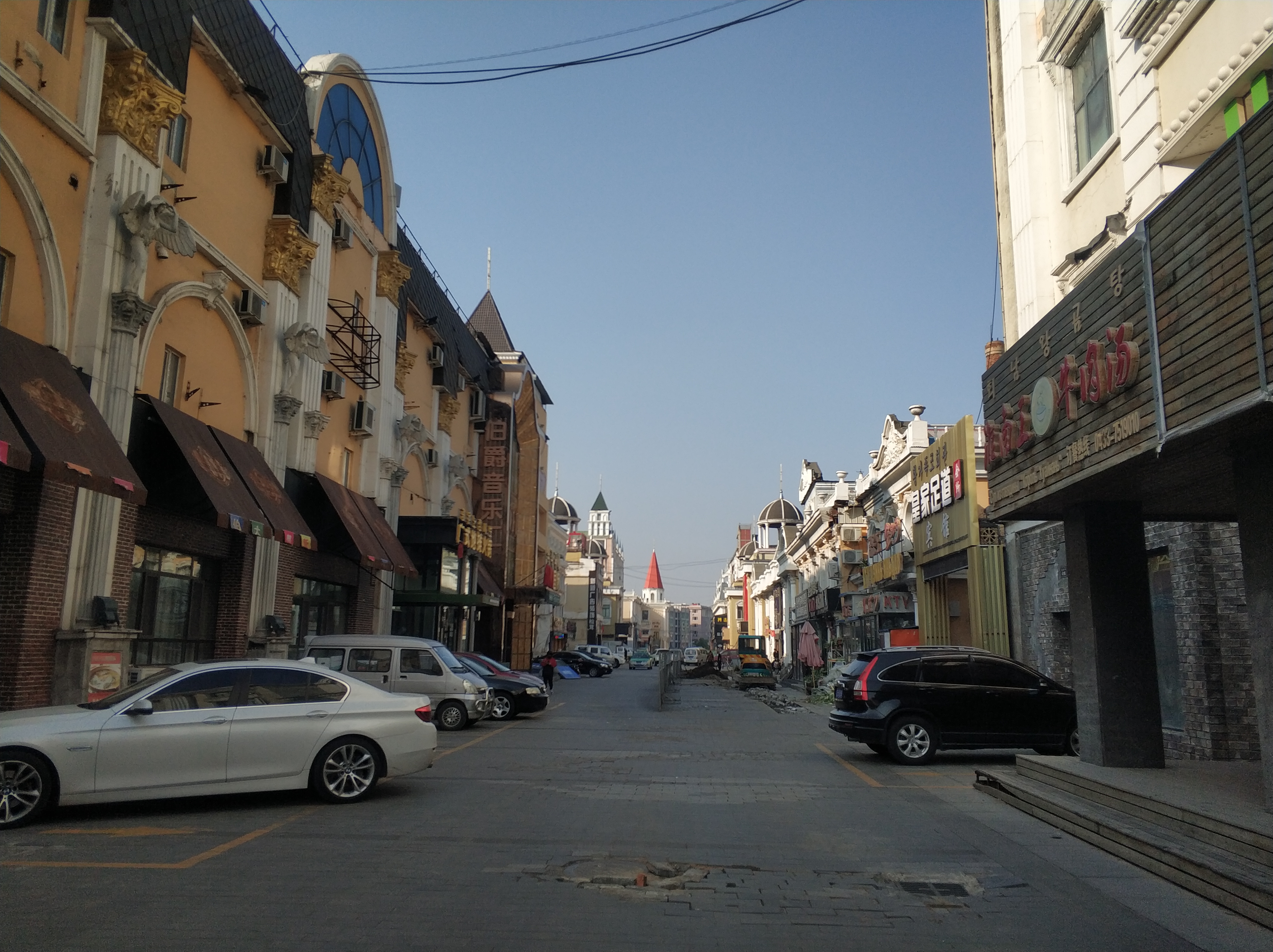 2021年11月，吉林珲春，萧条的欧式街。