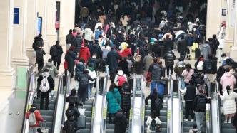 武汉铁警全力确保旅客元旦假期出行安全