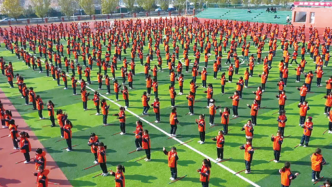 有趣！湖南浏阳2700名小学生用方言唱童谣跳课间操
