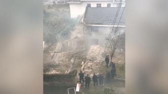 重庆武隆凤山街道发生爆炸，现场有人员被埋