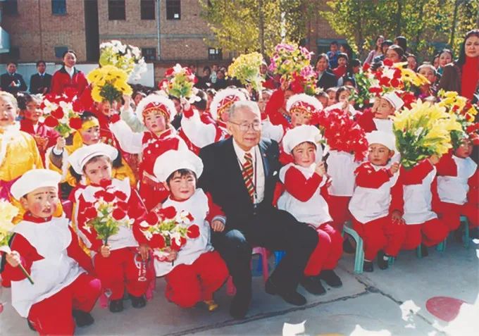 爱国企业家、香港协成行集团主席方润华逝世，享年98岁-第2张图片-信无双3-娱乐/平台