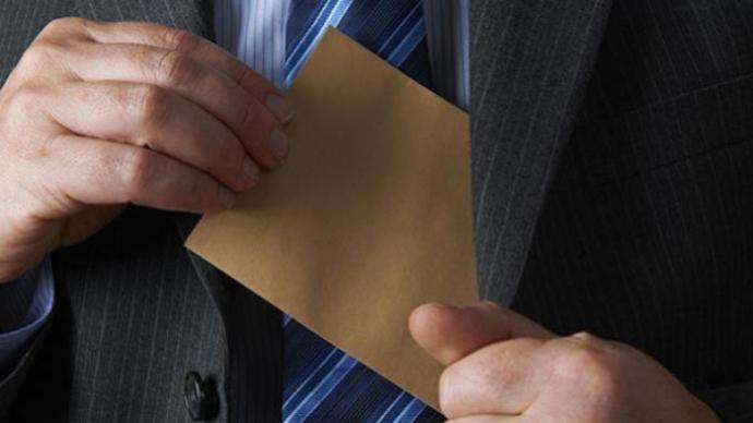 判决书披露西昌“贪腐夫妇”案情：妻子利用丈夫影响受贿千万