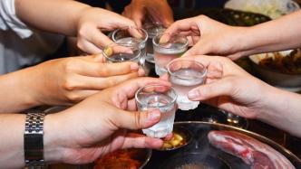 多地发布“文明聚餐适量自愿饮酒”倡议书，劝酒出事须担责