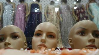 触犯伊斯兰教义！塔利班命令服装店砍去女性假人模特头部