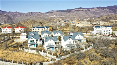 图为李家塘村北的别墅群。记者 王文志 摄