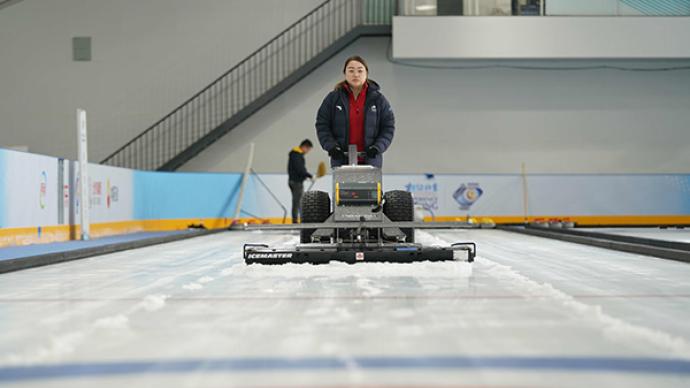 她是国内唯一女性冰壶制冰师，正在备战北京冬奥会