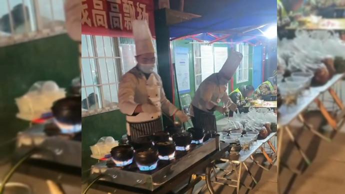 郑州一饭馆老板在高速卡口架锅为防疫人员做饭