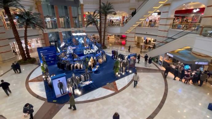 恢復(fù)正常營(yíng)業(yè)后的上海環(huán)球港：每?jī)尚r(shí)對(duì)所有公共區(qū)域消毒