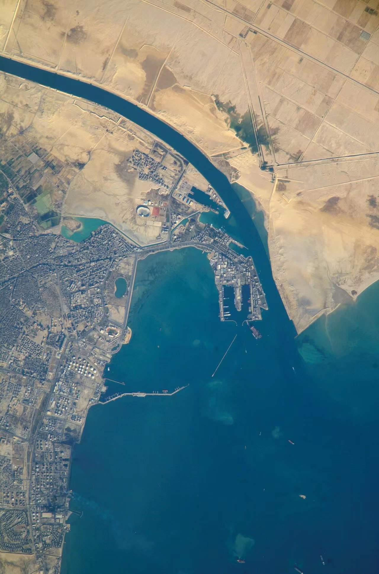 【携程攻略】Al Qantarah Sharq苏伊士运河景点,从开罗乘坐3小时大巴来到苏伊士运河，而实际上，苏伊士运河虽然的确…