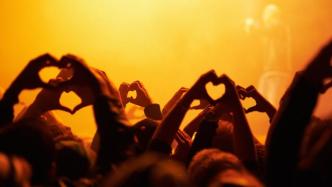 “媽粉”式追星，她們到底是在追什么？