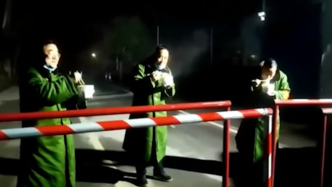 夫妻每天深夜到農村七個卡點，現做雞湯米線給防疫人員加餐