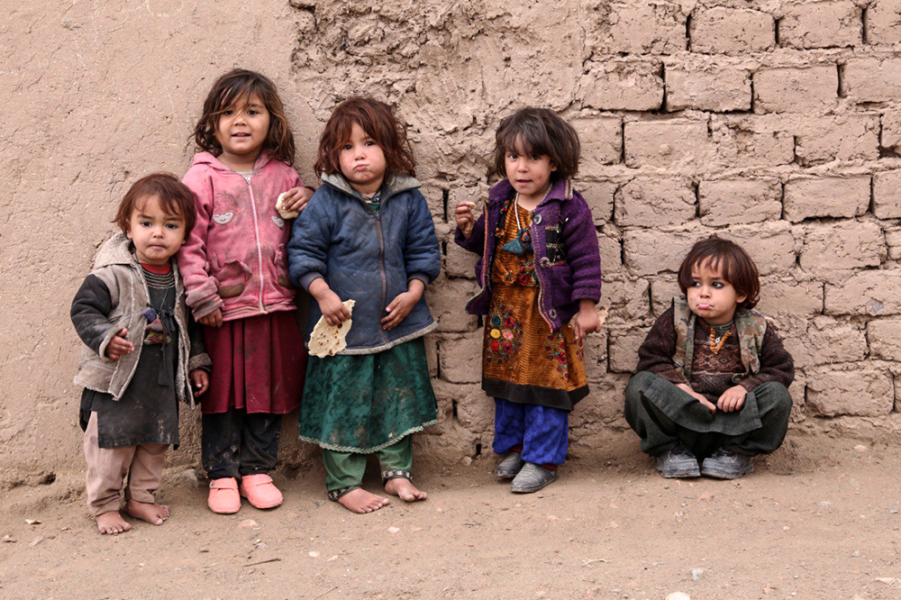 当地时间2022年1月18日，阿富汗赫拉特，当地阿富汗的孩童们。