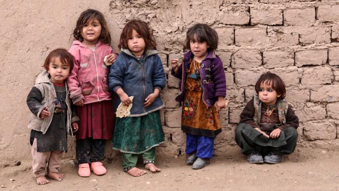 早安·世界｜阿富汗一半人口陷极度饥饿，孩童赤脚单衣度寒冬