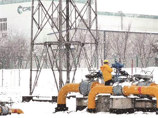 ①低溫雨雪天氣，長沙新奧燃氣工作人員戰冰雪，保供氣，保證供氣設施較好，供應充裕。