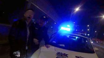 醉酒男子拒绝信息核查辱骂推搡巡警，因阻碍执行公务被拘留