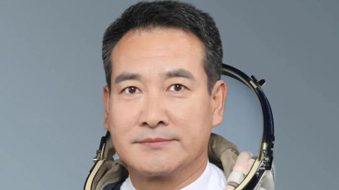 翟志刚在轨工作100天，为出舱次数最多中国航天员