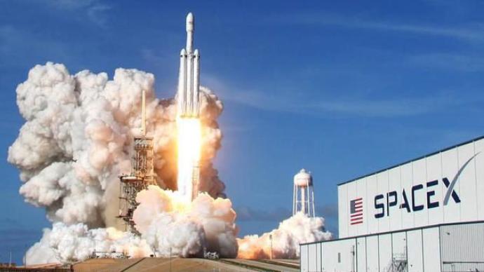 SpaceX获美空军1亿美元合同，探索点对点火箭货运技术