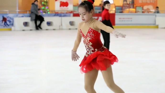 逐夢冰雪：福州女孩為練花樣滑冰，一年飛二十趟北方