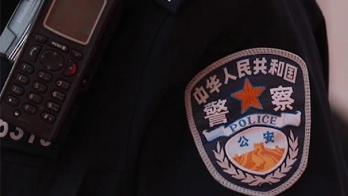 北京警方：身藏车厢试图蒙混进京，当事人及代驾均被行拘