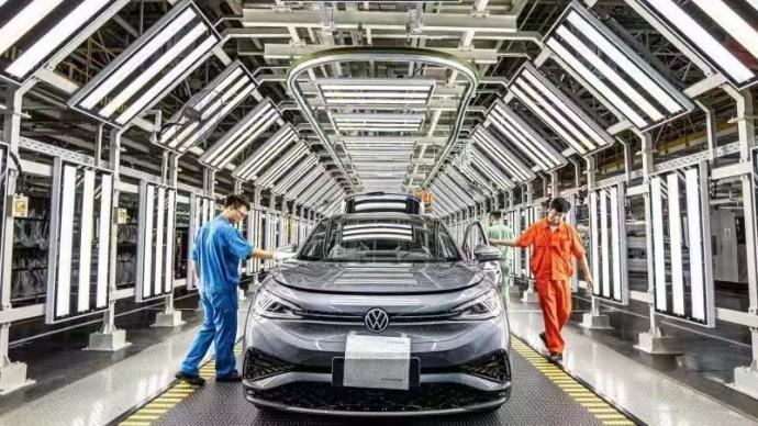 上海去年新能源汽车产量63.2万辆，同比增长160%