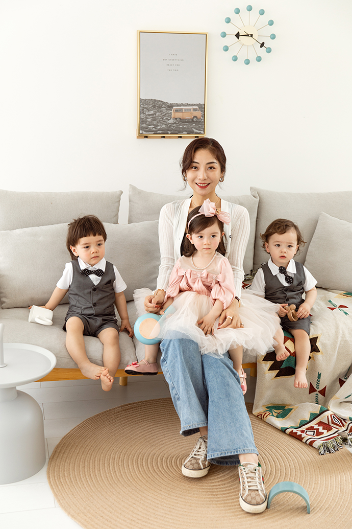 李雪珂和她的三个孩子