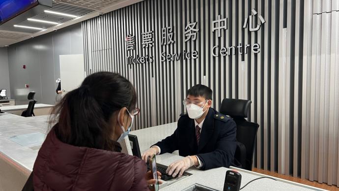 今年春运因疫情客流波动大，上海地区已受理退票94万张