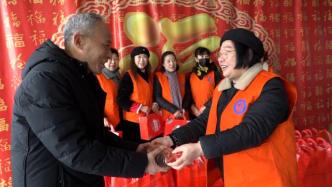 雞魚肉蛋大禮包，鹽城一志愿者協(xié)會(huì)連續(xù)18年慰問孤寡老人