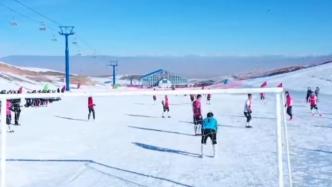 一起向冬奥丨新疆伊犁开展雪地足球赛