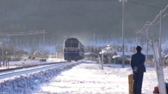 73年穿行在林海雪原，大兴安岭这辆小慢车带来幸福年景