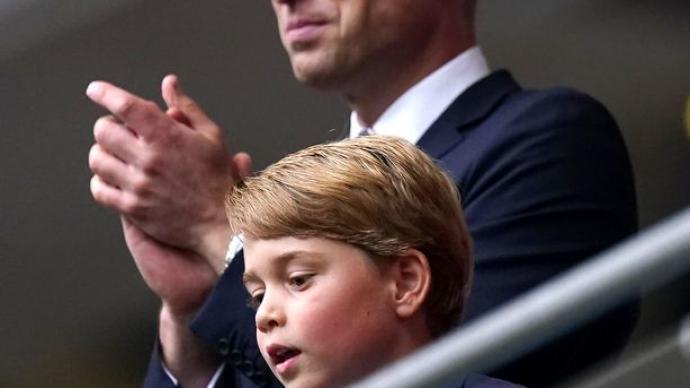 王室的烦恼：英国威廉王子称8岁的儿子“沉迷”电子游戏