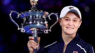 捧起澳网女单奖杯的那一刻，巴蒂的世界第一实至名归
