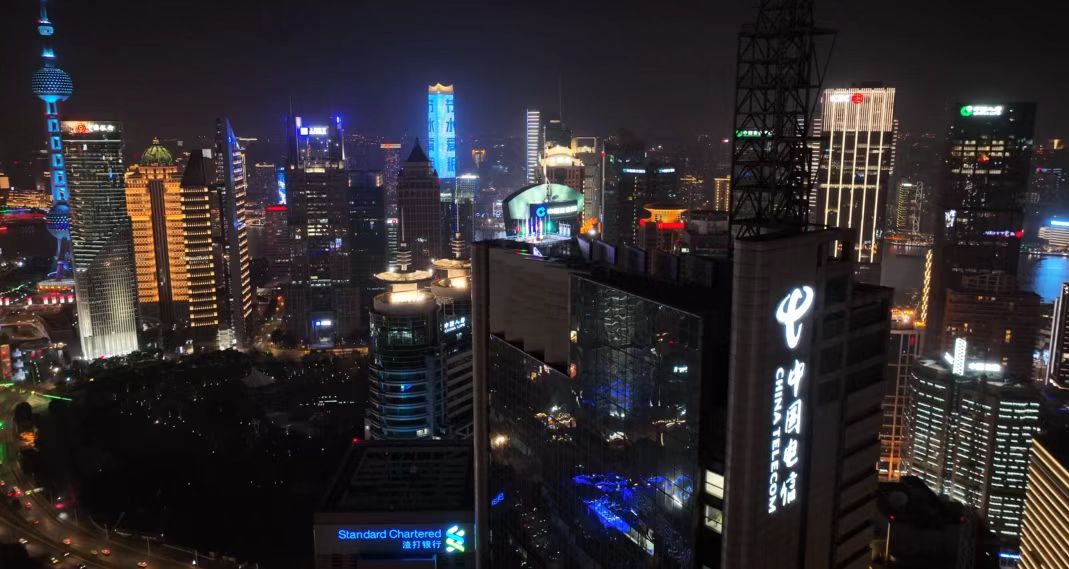 上海信息大楼是中国电信上海公司(以下简称"上海电信")所在地,虎年