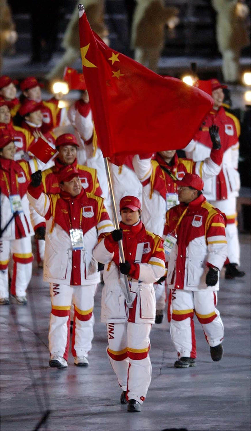 當地時間2002年2月8日,美國鹽湖城冬奧會開幕式上,中國代表團入場