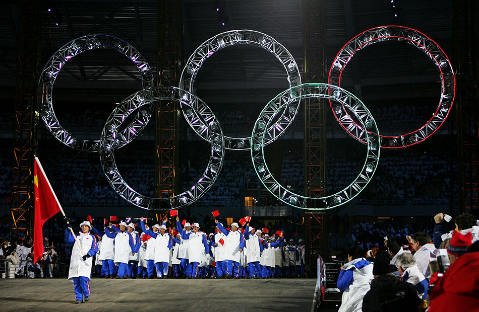 当地时间2006年2月10日,意大利都灵冬奥会开幕式,中国代表团入场,杨扬
