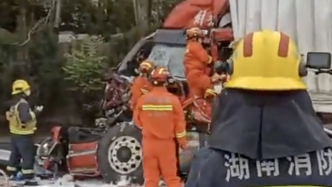 京港澳高速湖南段发生货车相撞事故，致两人死亡