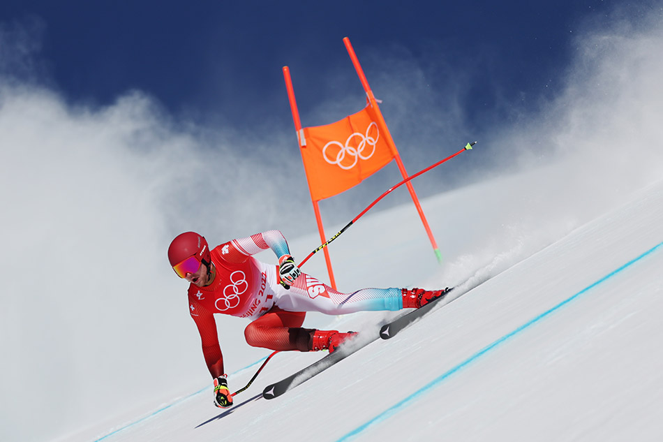 当日,北京冬奥会跳台滑雪女子标准台官方训练在国家跳台滑雪中心举行