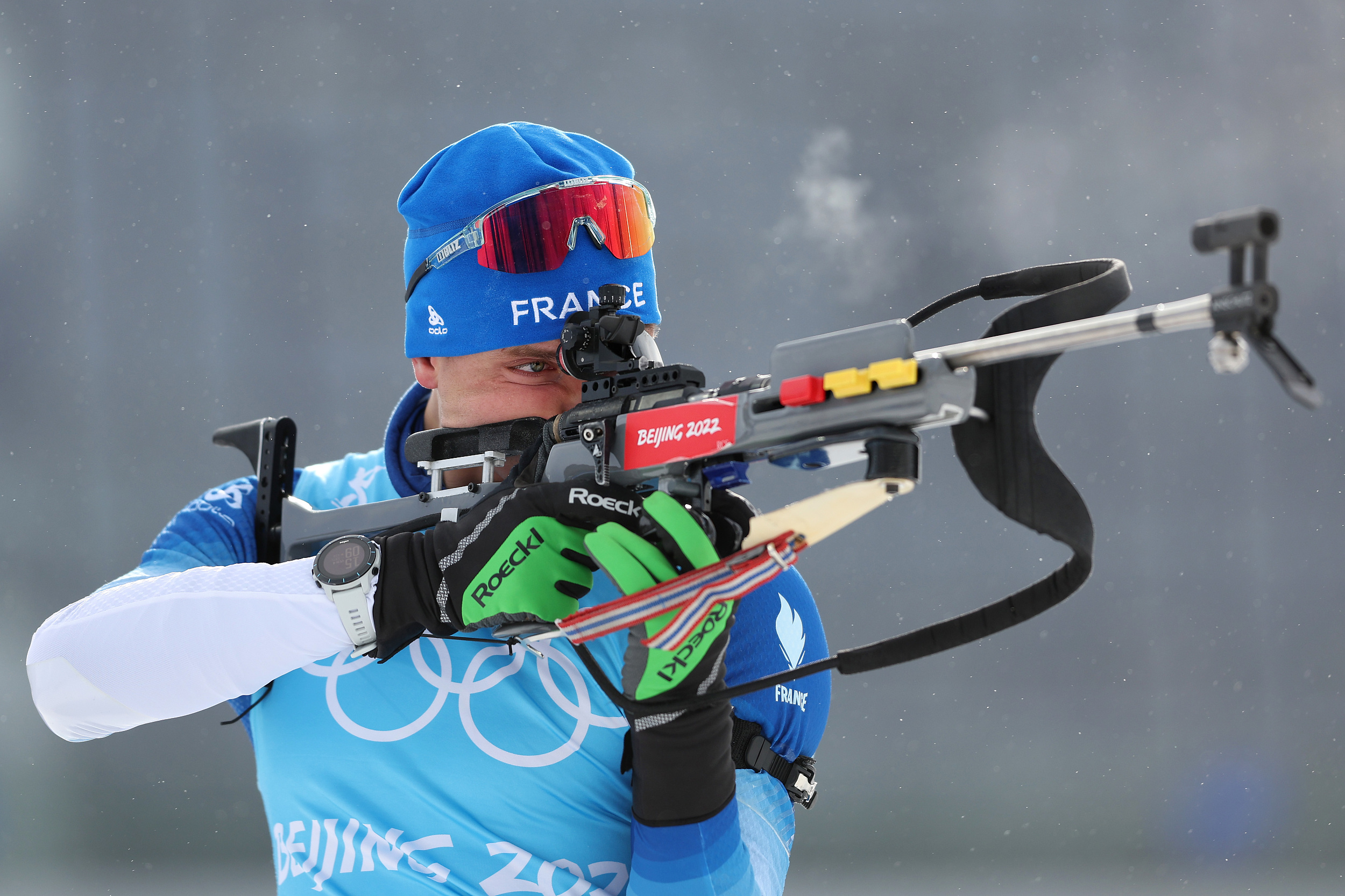 冬季两项选手在北京进行适应场地训练。