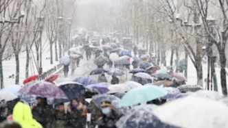 杭州市区普降大雪，多地郊县发布暴雪预警