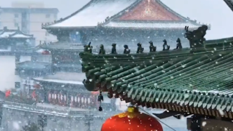 一眼千年，西安钟鼓楼被大雪衬托出浓浓故事感
